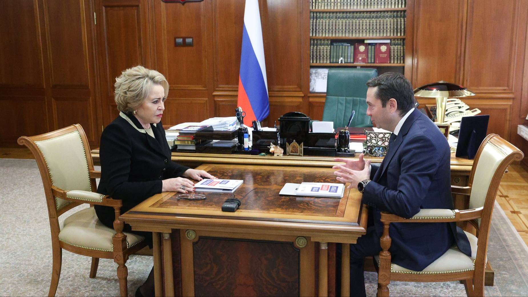 Валентина Матвиенко провела встречу с губернатором Мурманской области Андреем Чибисом смотреть онлайн