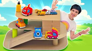 Машинкам тесно? Маша Капуки находит гениальное решение — двухуровневая парковка для всех машинок!