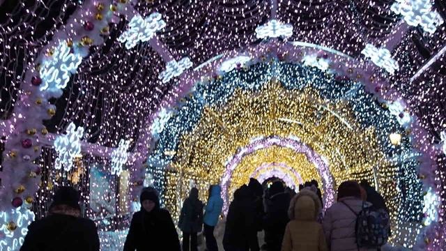 Москва, светящаяся новогодняя арка. смотреть онлайн