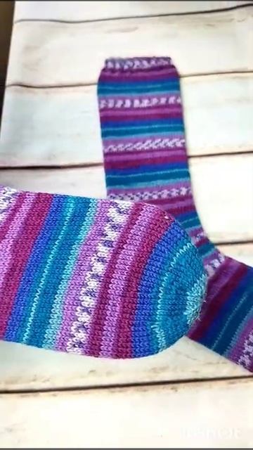 Яркие гольфы спицами!