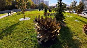 МОСКВА. ПРОЛЕТАРСКИЙ ПРОСПЕКТ. ОСЕНЬ. МЕТАЛЛИЧЕСКИЕ ШИШКИ.