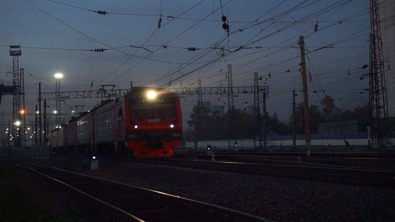 Электропоезд ЭД9Э-0036 смотреть онлайн