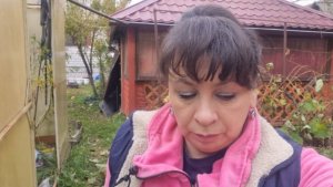 Как прошли выходные. Навожу порядок в теплицах. Обрезаю виноград. Жизнь семьи в деревне.