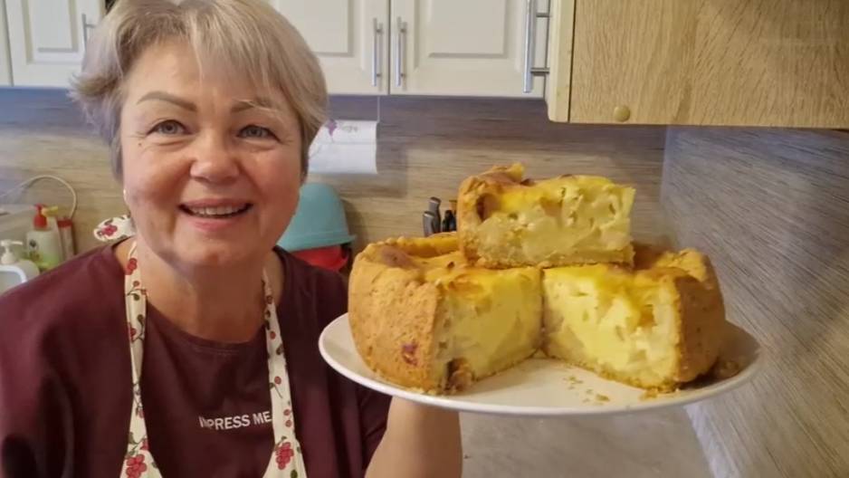 ЛЁШИК УЕХАЛ НА РЫБАЛКУ, А Я ПЕКУ ЦВЕТАЕВСКИЙ ЯБЛОЧНЫЙ ПИРОГ. смотреть онлайн