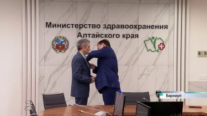 Лучших врачей Алтайского края наградили в Международный день врача