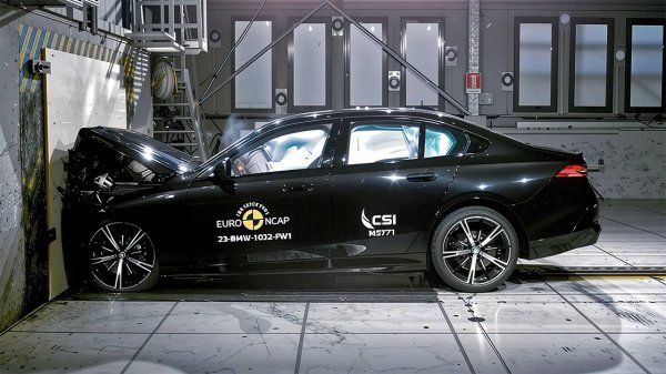 Краш-тест новых BMW M5 и BMW 5 серии от Euro NCAP на CarMaps.Ru