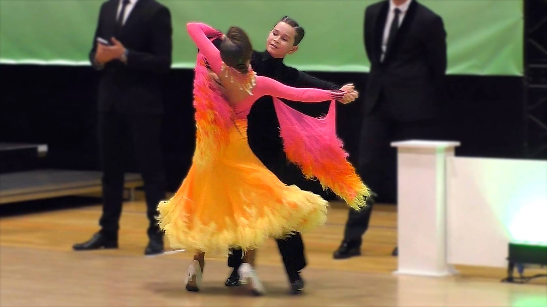 Юниоры 1 - Open St 1/2: вальс, танго, венский вальс, фокстрот, квикстеп. BDA Open Festival 2025 смотреть онлайн