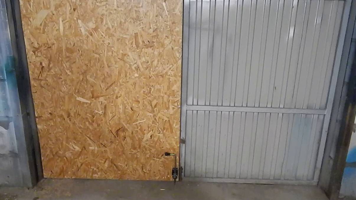 Утепление ворот гаража пеноплексом и ОСБ листами своими руками.