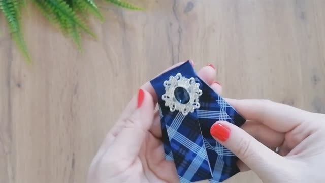 Брошь из ленты 2,5 см/Брошь галстук/Школьная брошь