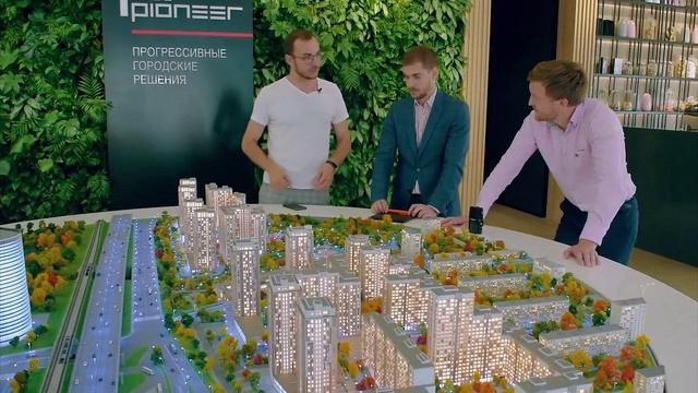 Земля в парке была включена в границы улично-дорожной сети а тротуар положили через дорогу на газоне