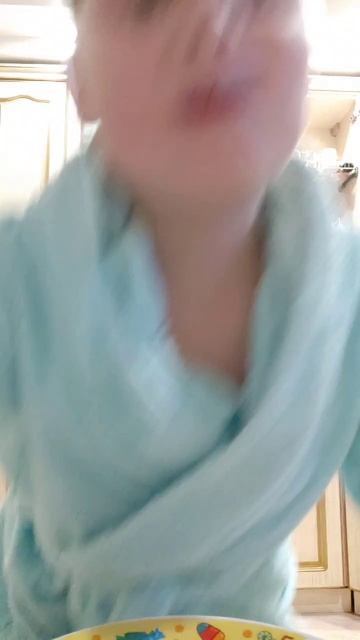 мне мама купила мороженое шариками смотреть онлайн