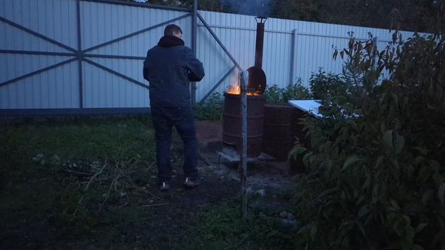 10-10-2025.Дача.Хозяин топит улицу))Вскрыла тыкву и варю компот с апельсином! смотреть онлайн