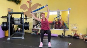 Комплекс упражнений с полотенцем сидя