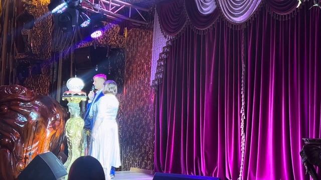 Олег Зубков дарит ШИКАРНЫЕ ПОДАРКИ, людям, которые помогли ему отбиться от льва! смотреть онлайн