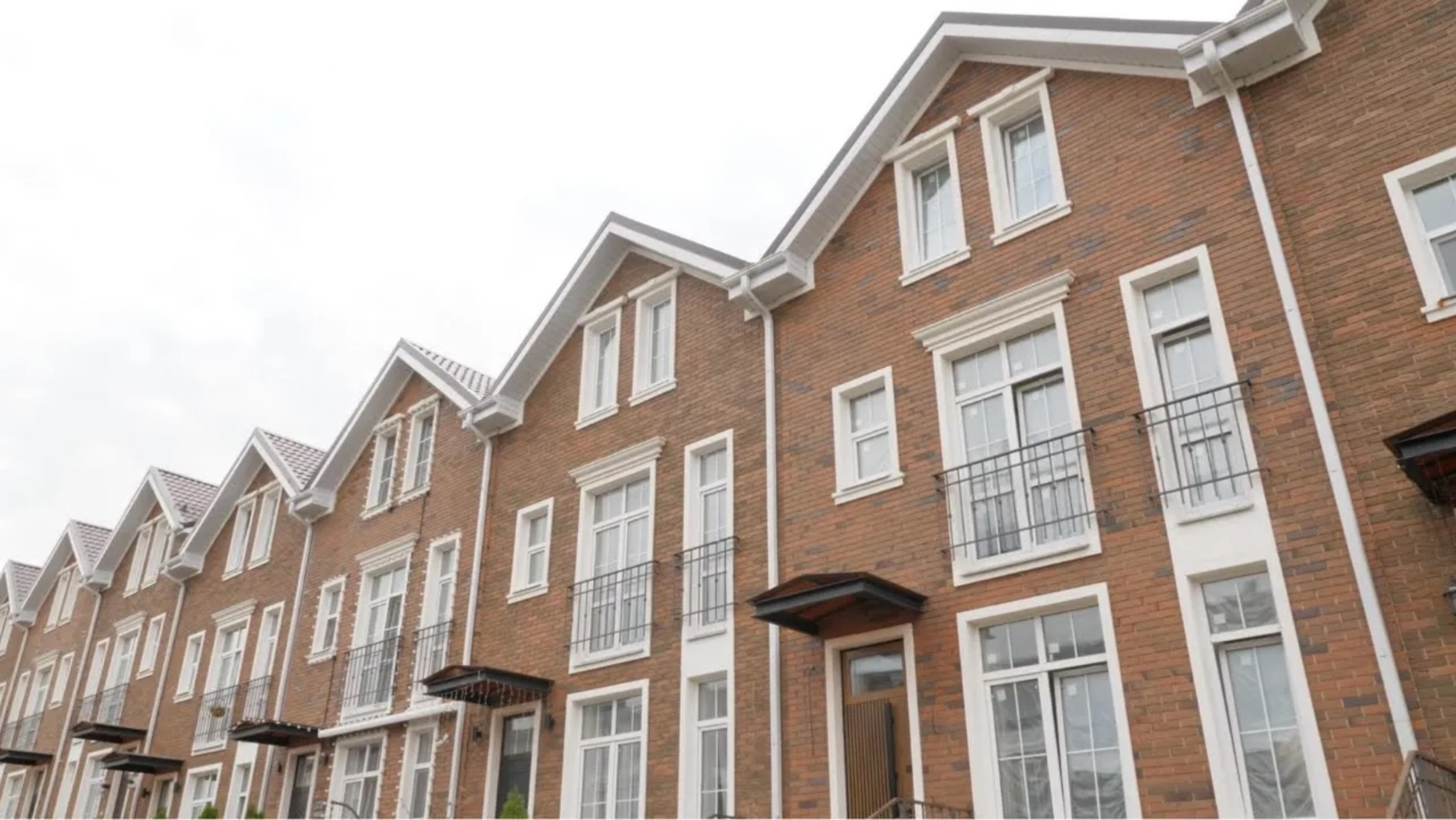 Ремонт таунхауса 125 м² / Обзор коттеджа с ремонтом под ключ | Поселок Кембридж смотреть онлайн