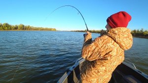 ЖЕНА 2 ГОДА МЕЧТАЛА О ТАКОЙ РЫБАЛКЕ. НА РЫБАЛКУ С ЖЕНОЙ. ПОПАЛИ НА БЕШЕНЫЙ КЛЁВ. Осенняя рыбалка