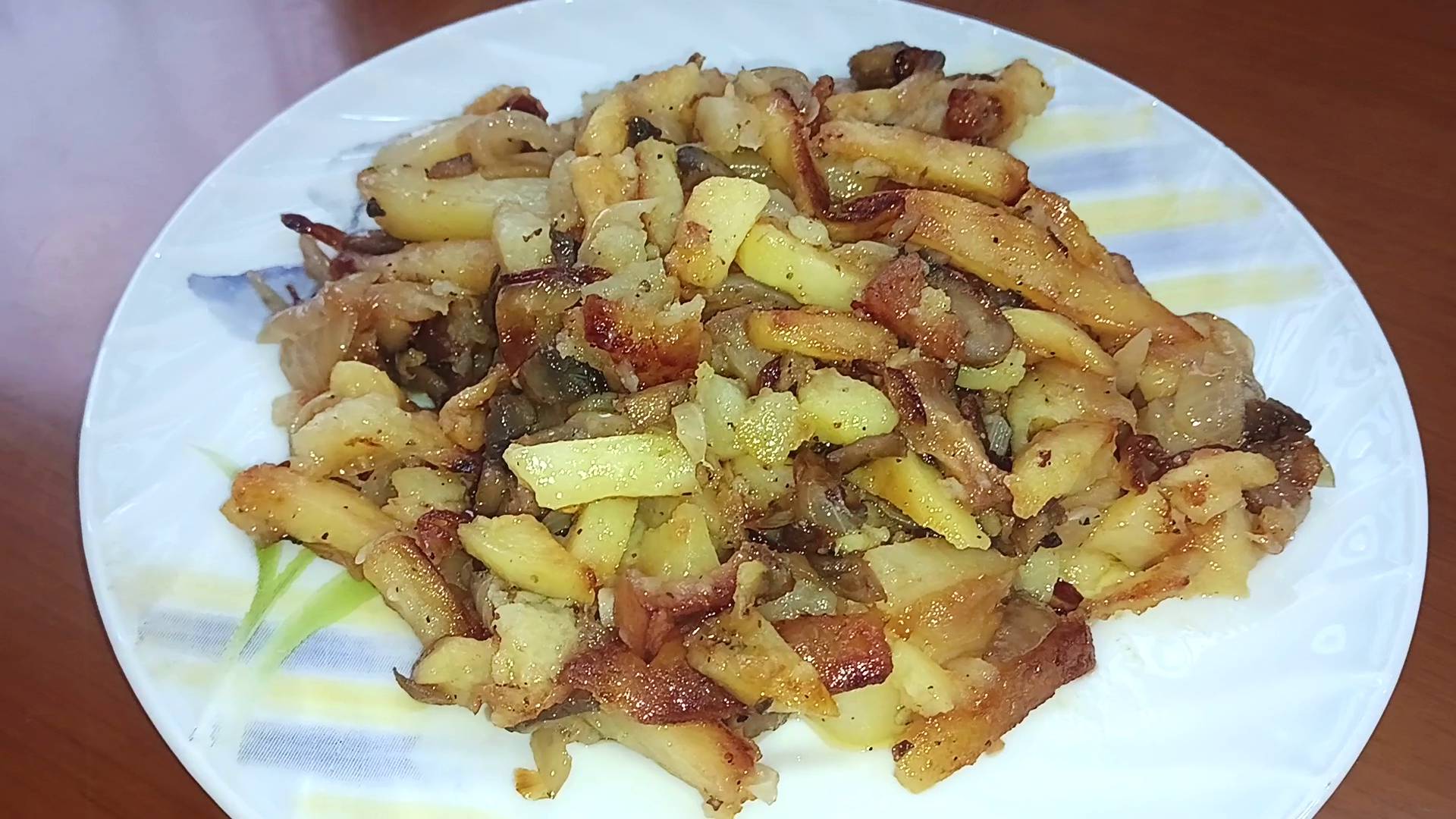 РЕЦЕПТ ВКСНОГО УЖИНА. КАК ПРИГОТОВИТЬ КАРТОФЕЛЬ С ГРИБАМИ И ЛУКОМ НА САЛЕ ЧТО БЫ БЫЛО ВКУСНО. смотреть онлайн