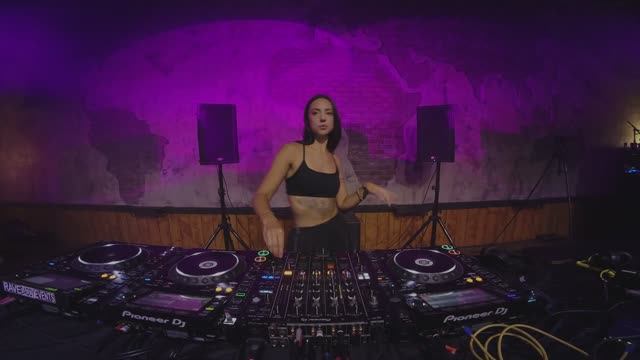 ANEYA ROSE - Peak Time Techno Mix Warehouse Vibes ANEYA ROSE смотреть онлайн