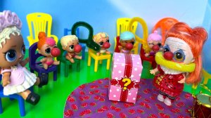 КУКЛЫ ЛОЛ НЕ СПАЛИ😴, В ЦИРК ПОПАЛИ🎪 Куклы сюрприз ПУПСИКИ ЛОЛ в детском садике мультики Даринелка