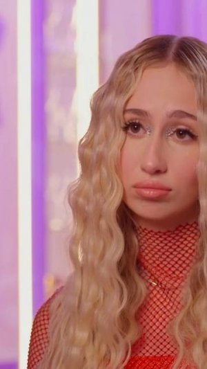 Даёт мне денег и спасибо большое!