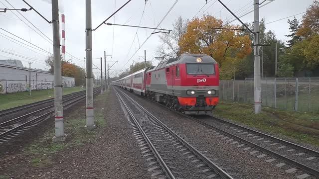 Электровоз ЭП2К-391 (ТЧЭ-6) с пассажирским поездом "Двухэтажный состав" № 392У Москва - Челябинск. смотреть онлайн