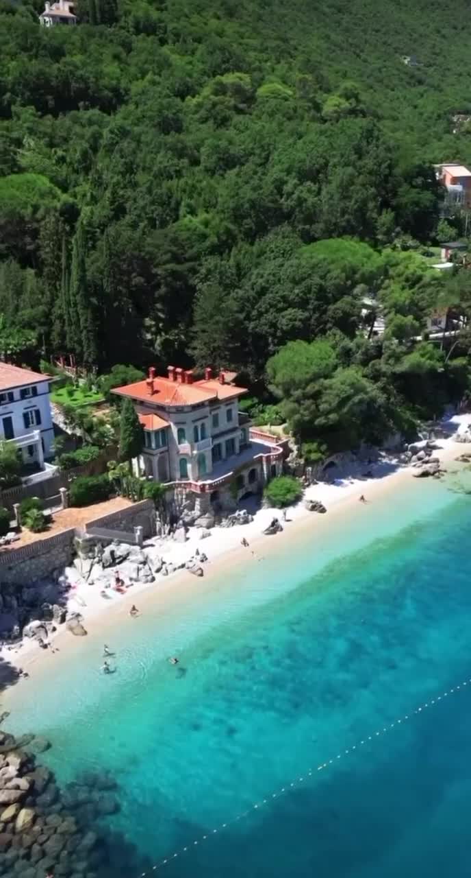 Этот городок - настоящая жемчужина Хорватии, сочетающая в себе рыбацкий колорит и морскую атмосфе... смотреть онлайн