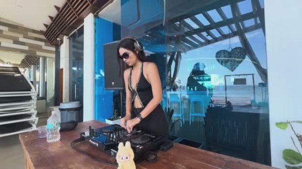 Hanan – Tech House Set Live from Playa del Carmen @DECK 5