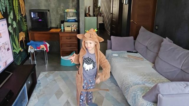 На площадке / Приехали домой (09.25)