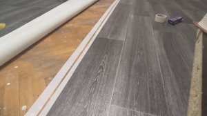 Как правельно склеить линолеум встык: Холодной сваркой!!!