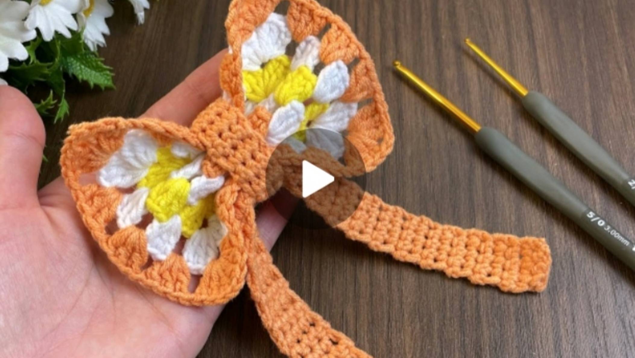 Бант крючком из квадратного мотива #вязаниекрючком #все_в_жизни_связано смотреть онлайн