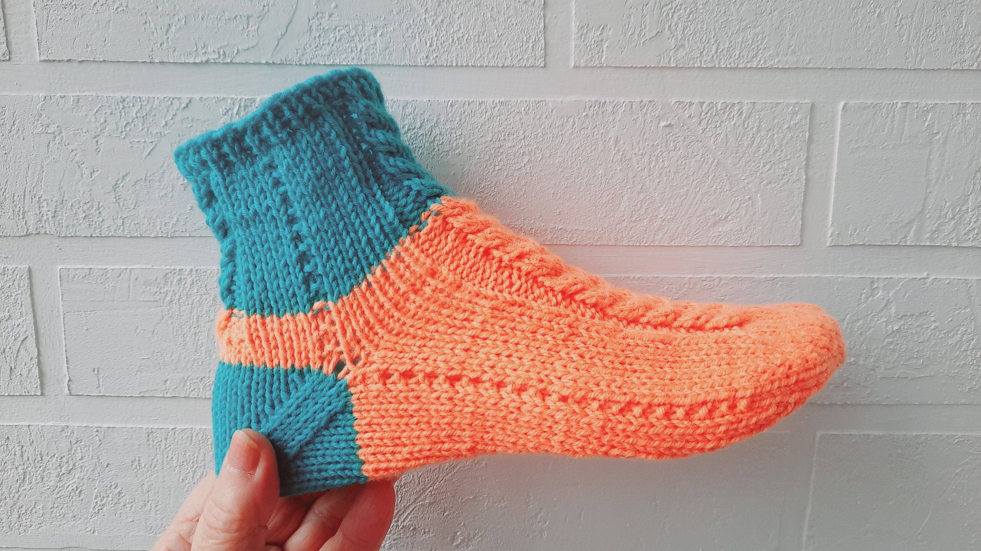 Носки с интересной пяткой. смотреть онлайн