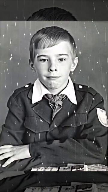 Алиса творит чудеса и оживляет фото.