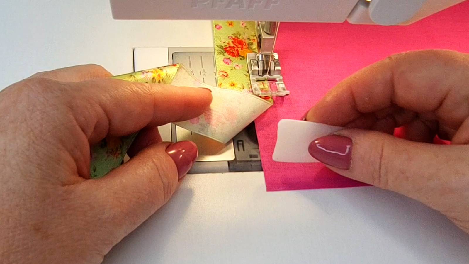 Небольшая уловка, способная вдохнуть жизнь в старые приёмы шитья смотреть онлайн