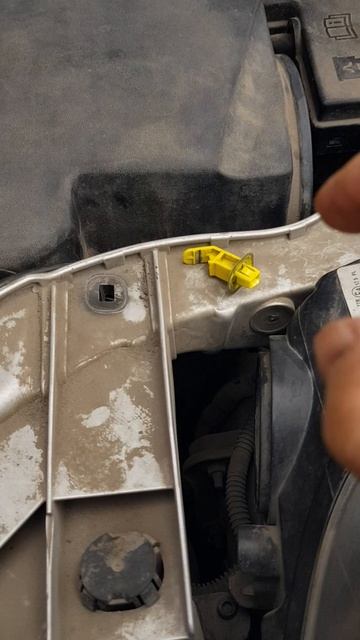 сломалась клипса упора капота на Focus 3 смотреть онлайн