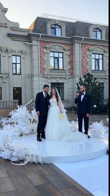 Дневной фейерверк из цветного дыма на выездную регистрацию на свадьбу, 04.10.25 Графский парк