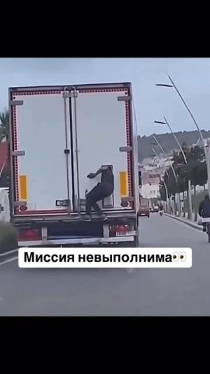 Как с этими тараканами бороться. Ещё виноватым останешься.