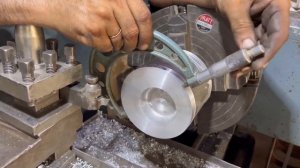 Процесс изготовления поршней грузовых двигателей.