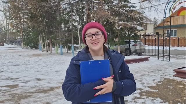 Ангелина Виноградова проводит экскурсию по Музею под открытым небом Школы №6 г. Томмот 01.10.2025 смотреть онлайн