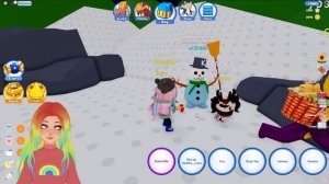 ЛЕПИМ СНЕГОВИКОВ ДЛЯ КОНКУРСА! У КОГО ЛУЧШЕ? Roblox Twilight Daycare