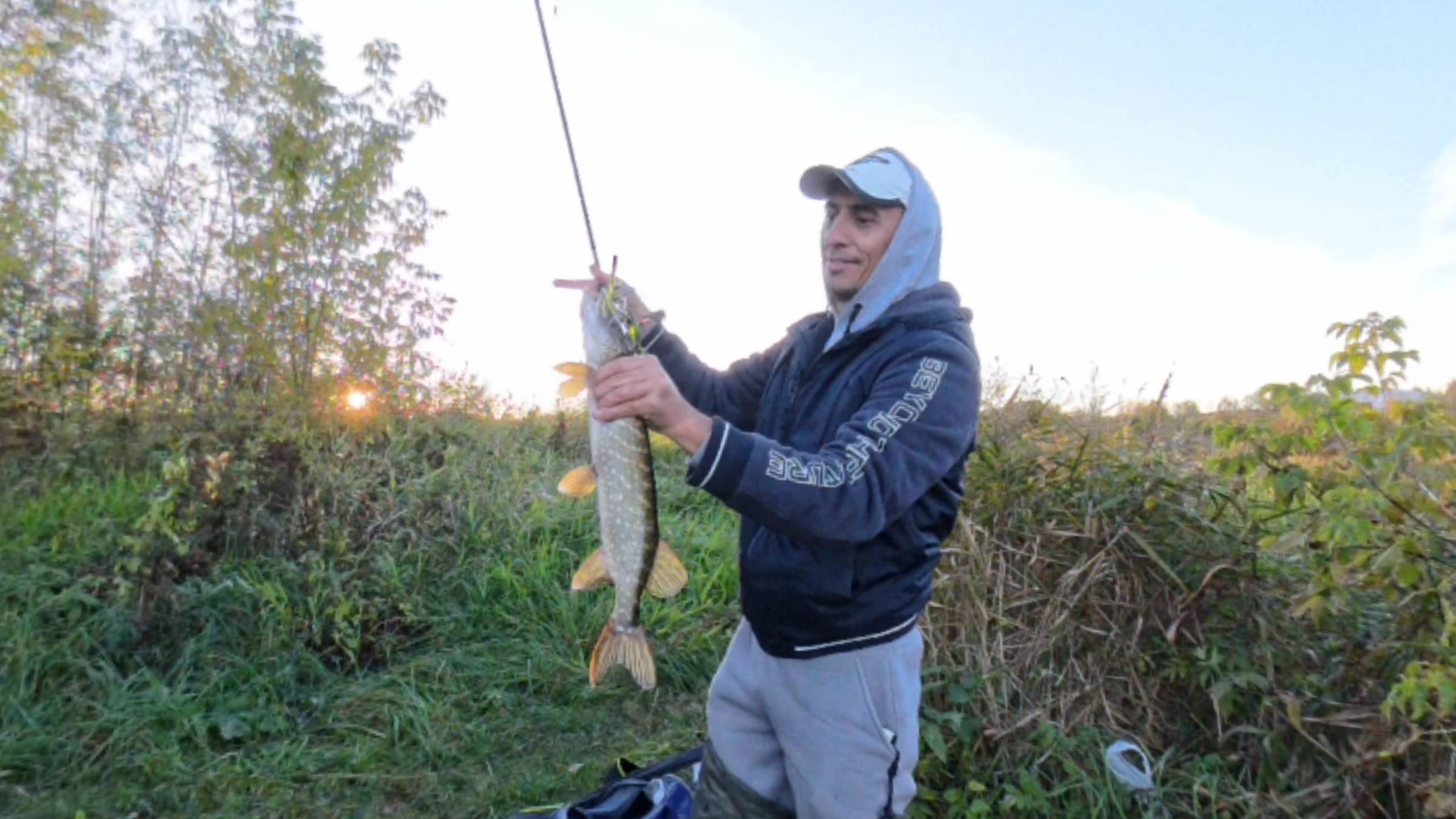 Рыбалка в Подмосковье. Жостово. Рыбалка на канале Москвы смотреть онлайн