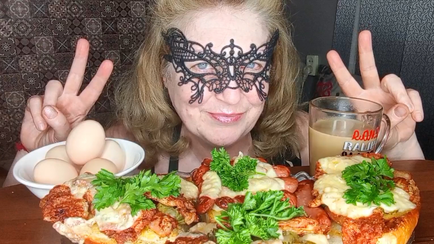 "БУТЕРБРОДЫ ПО-ГУЛЛИВЕРОВСКИ" МУКБАНГ#ЕДАНАКАМЕРУ# смотреть онлайн