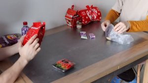 ПОКУПАЕМ ДРУГ ДРУГУ ПОДАРКИ ПО ЦВЕТАМ!