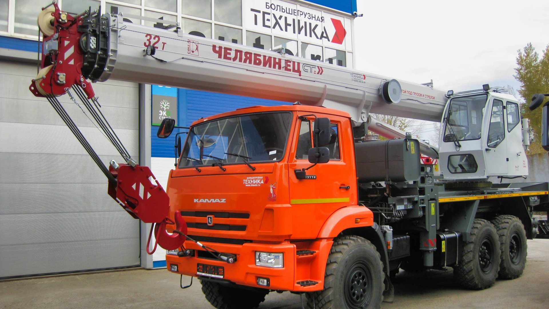 Автомобильный кран КС-55733-31 32 т серия 