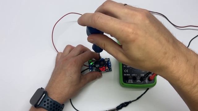 Понижающий модуль DC-DC преобразователь с вольтметром смотреть онлайн