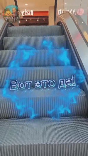 Украинка познаёт окружающий чудный мир.