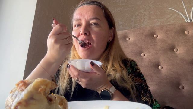 Обед в кафе. Мукбанг смотреть онлайн