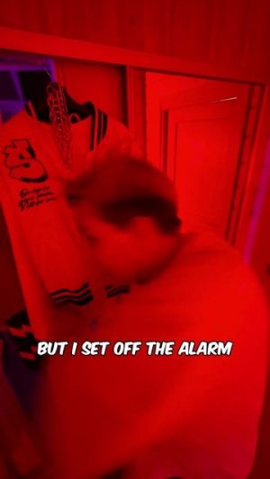 Серега круто одевается