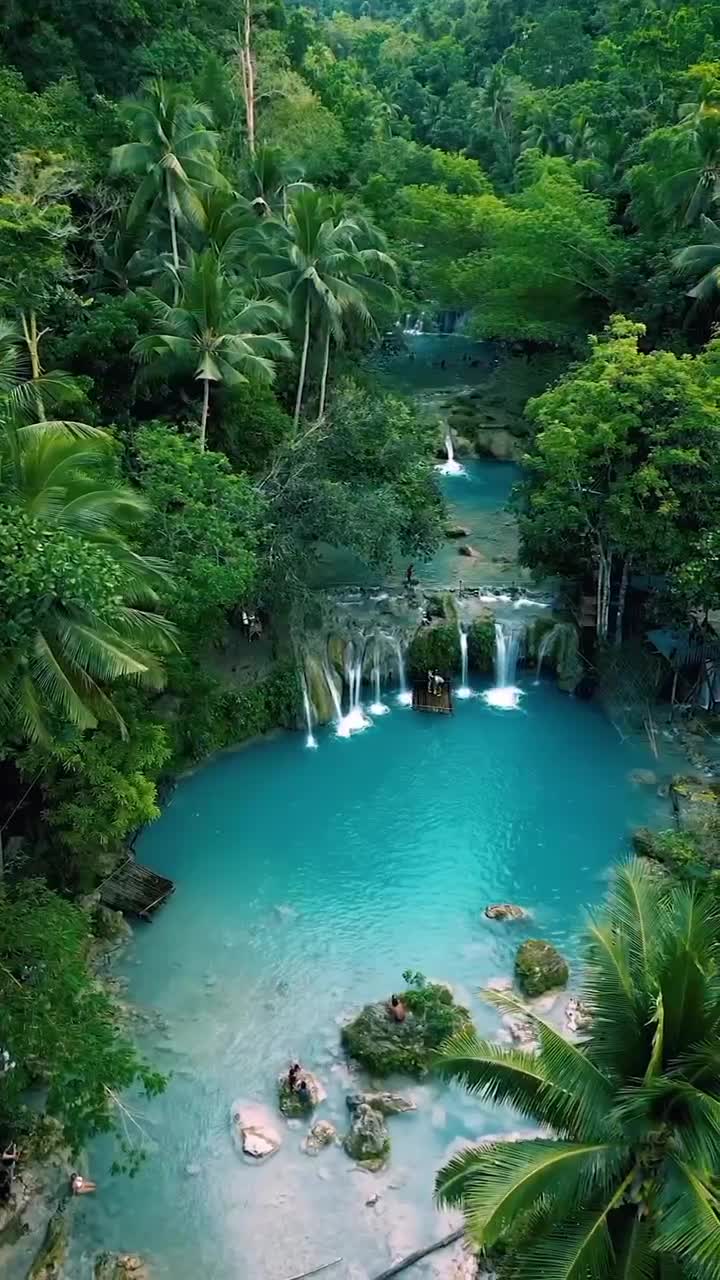 Камбугахай - одно из самых прекрасных мест на острове Сикихор. Этот водопад является одним из мно... смотреть онлайн