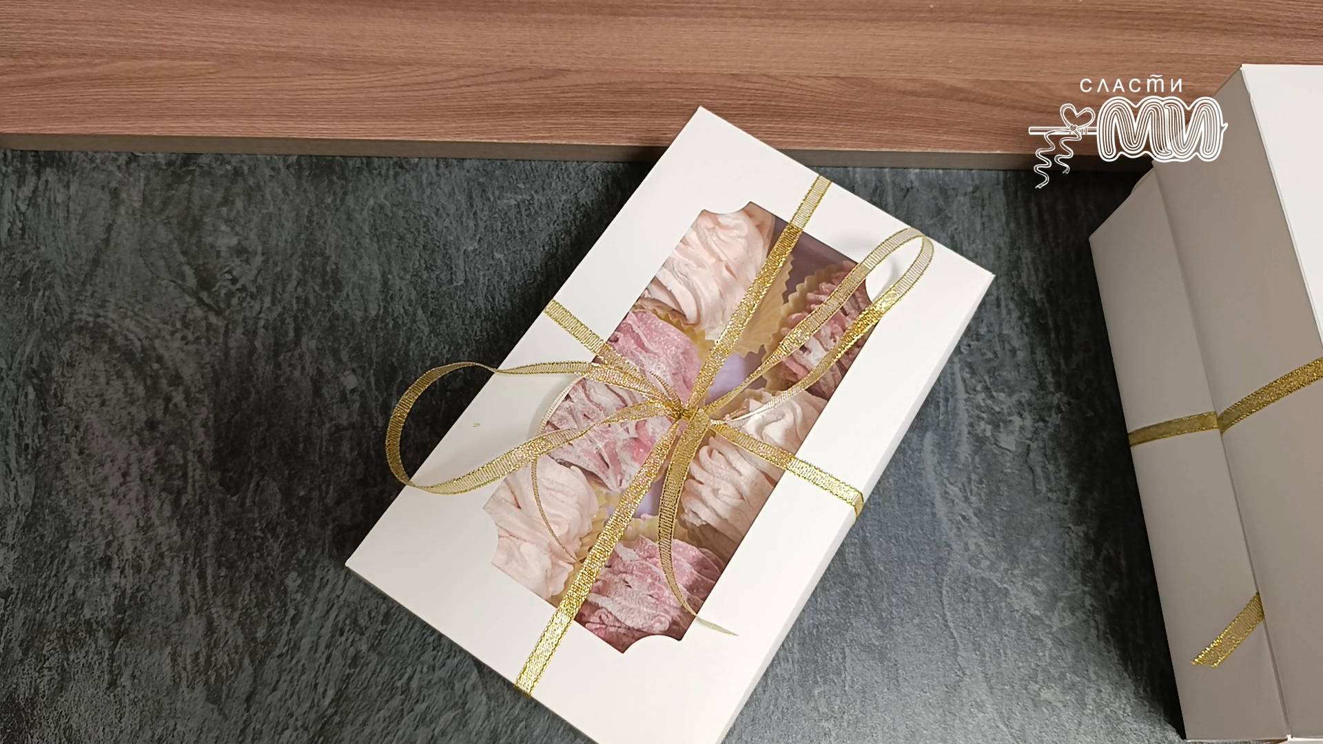 Зефир клубничный и черная смородина с кофе