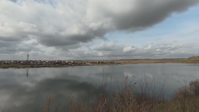 Красноярск, осень, озеро октябрь 2025г. смотреть онлайн